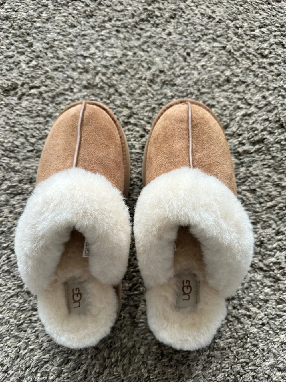 NWOT Women’s UGG Slippers - Picture 3 of 7